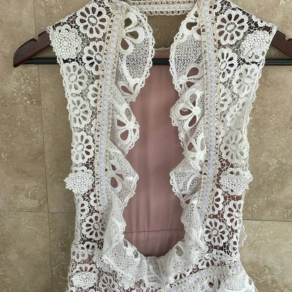 Alexis Dress Mini Size XS Lace Floral Lined Sleeveless Off White Asymm Hem - Picture 4 of 11